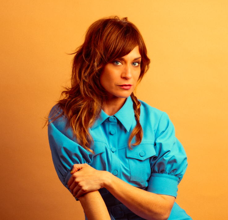 Nicole Atkins – Singing In The Mirror